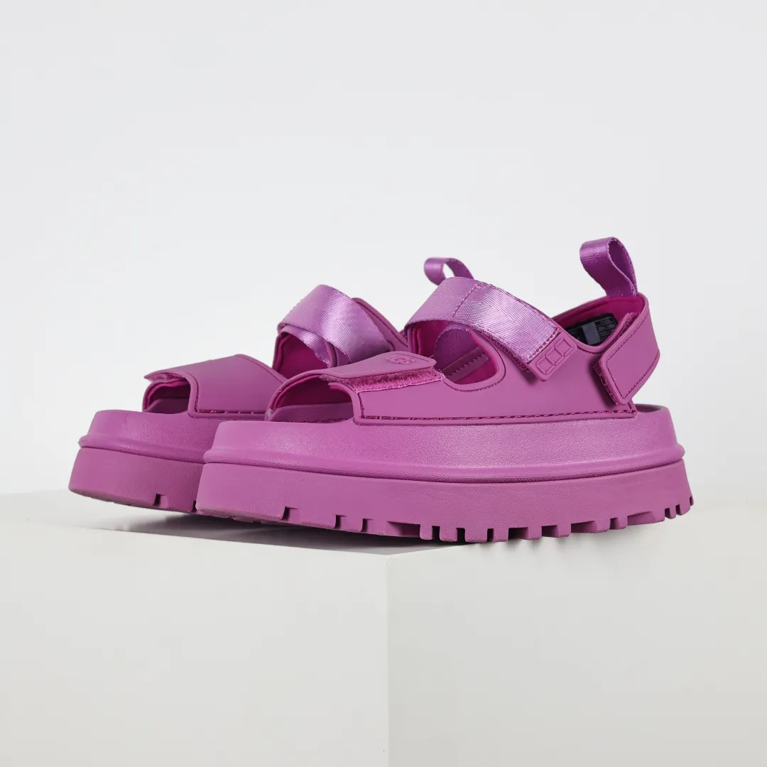 Copy price 💰560 Core recommendation Good price UGG Velcro slippers sandals summer versatile slippers soft sole non-slip beach thick sole casual elegant sandals The style of UGG sandals is really nice. It is suitable for all ages. The soles are made of super lightweight EVA foam. The classic material of U family can be said to be "light" to let you enjoy a different naked feeling. It is one of the most worth buying sandals in history. I guarantee you will not regret the series. Original OEM production Y products are available now. Size: 35 36 37 38 39 40